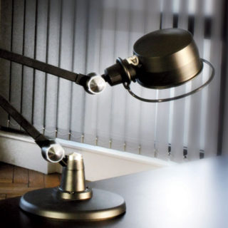 Lampe Jieldé sur bureau